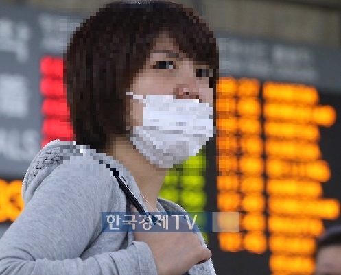 중국 간 메르스 의심자 메르스 바이러스 확진 29일 보건복지부는 중국 보건당국으로부터 중국으로 출장 간 A 씨(<a href=http://sise.wownet.co.kr/search/main/main.asp?mseq=419&searchStr=004270 target=_blank>남성</a>,40대)의 유전자 검사 결과 메르스 바이러스 양성 확진 판정을 받았다고 밝혔다.