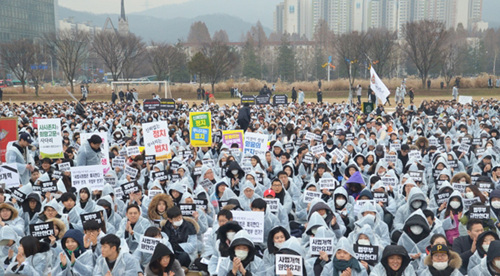 사진 - 사시 유예에 반대하는 학생들