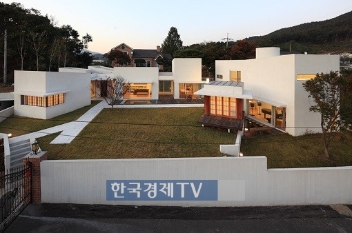 ▲승효상 건축가가 지난 2011년 설계한 퇴촌주택. 사진제공=이로재.