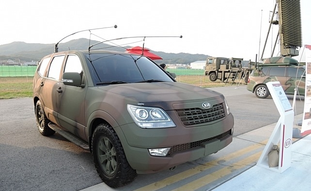 전술 차량으로 활용되는 군용 모하비