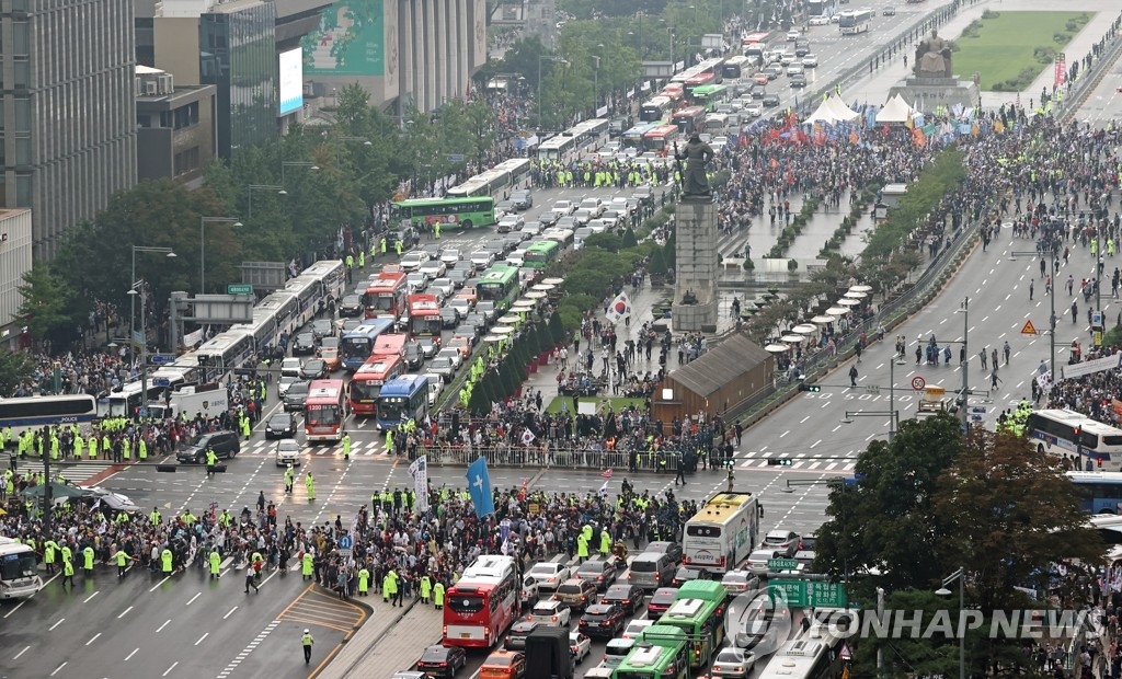 15일 오후 보수단체들의 집회가 열린 광화문 거리 (사진=연합뉴스)