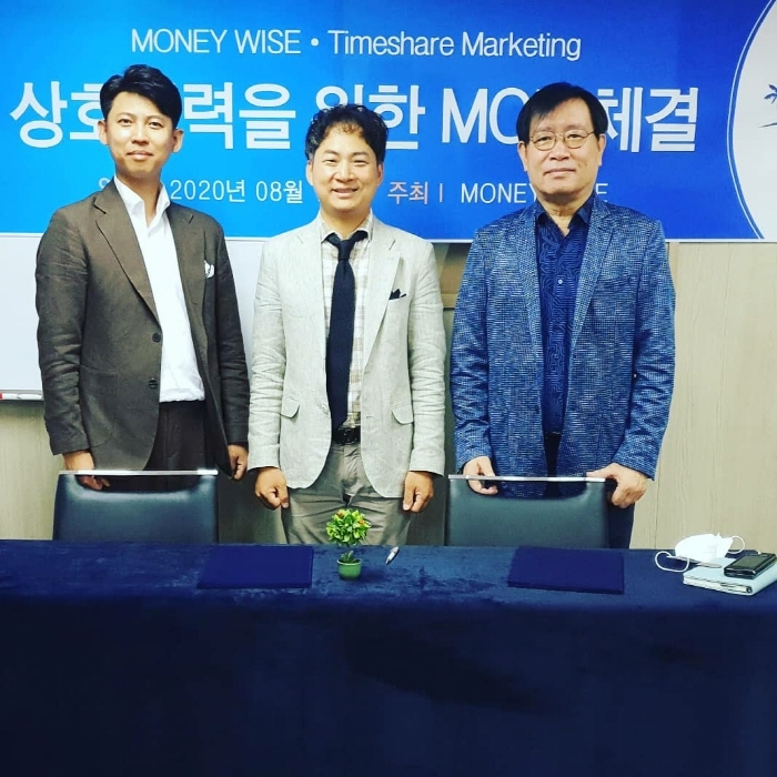 (왼쪽부터) 머니와이즈 김성룡 이사-윤광호 대표, 타임쉐어마케팅 김헌근 대표