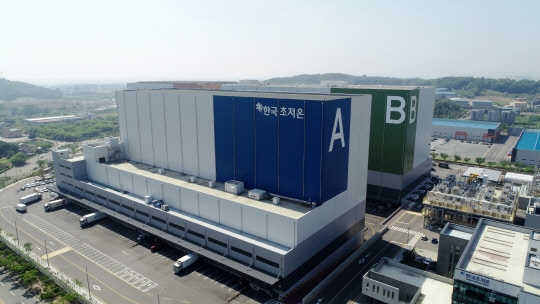 한국초저온이 경기도 평택 오성산업단지 내에서 운영하고 있는 세계 최초의 에너지자립형 초저온 복합물류센터.