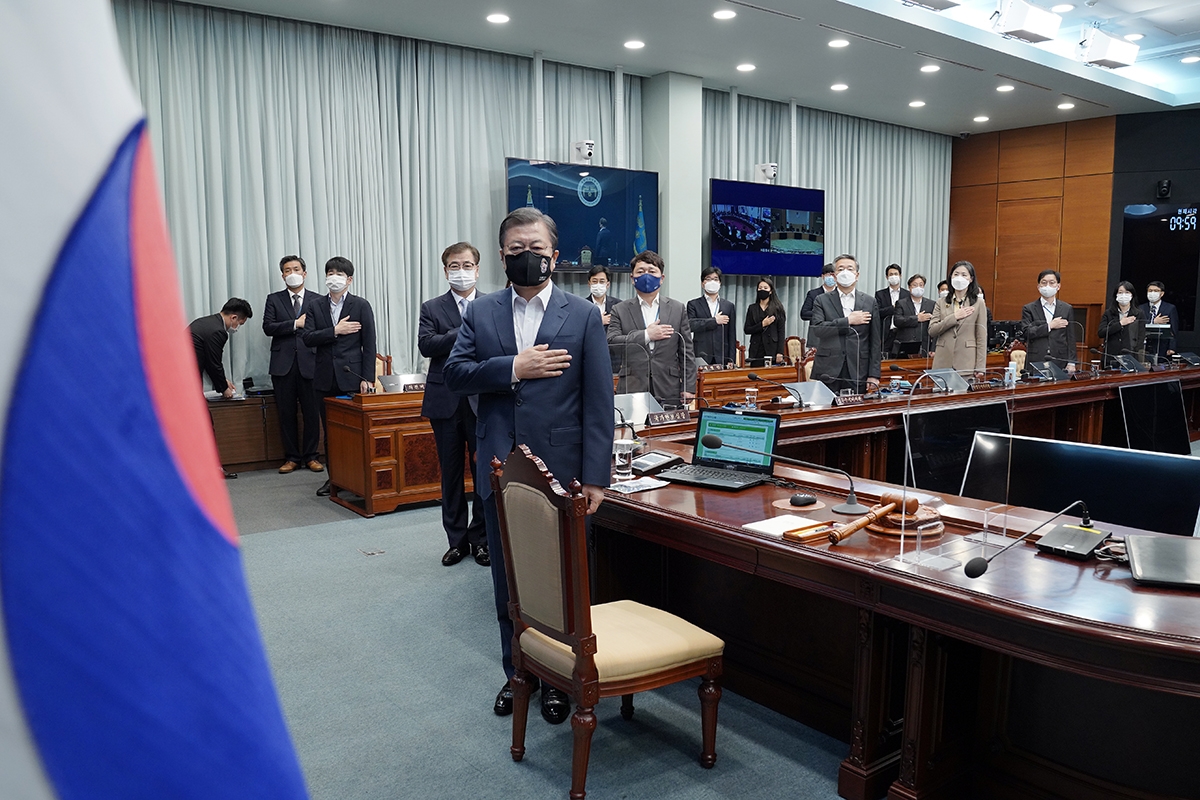 문 대통령이 17일 청와대에서 제57회 국무회의를 주재했다. (청와대 제공)