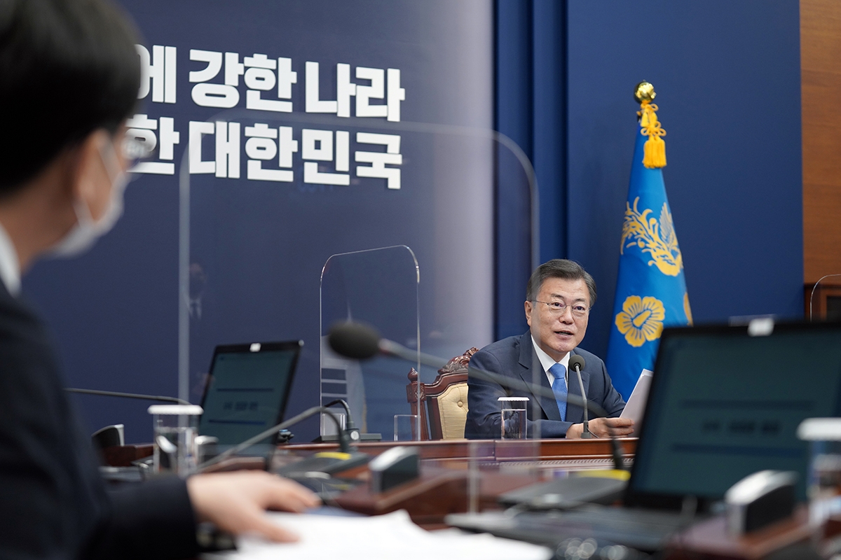 문 대통령이 15일 청와대에서 수석보좌관회의를 주재했다. (청와대 제공)