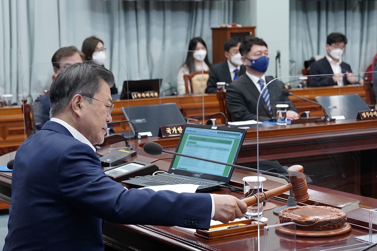 문 대통령이 16일 오전 청와대에서 국무회의를 주재했다. (청와대 제공)