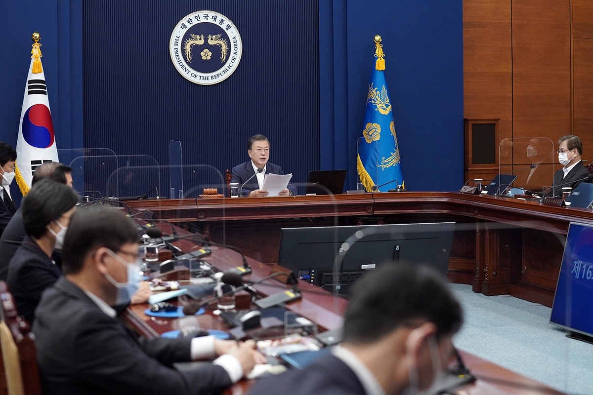 문 대통령은 13일 청와대에서 국무회의를 주재했다. (청와대 제공)