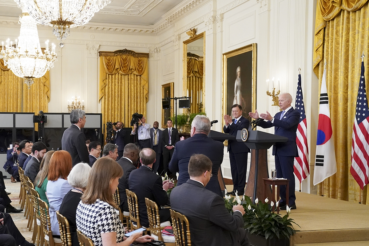 문 대통령과 바이든 대통령이 현지시간 21일 미국 백악관에서 공동기자회견을 진행하고 있다. (청와대 제공)