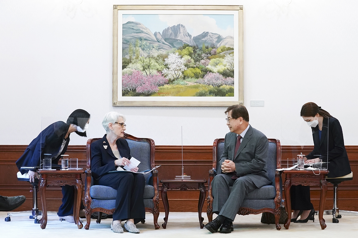 서훈 안보실장이 22일 오전 청와대에서 셔먼 미국 국무부 부장관과 면담했다. (청와대 제공)