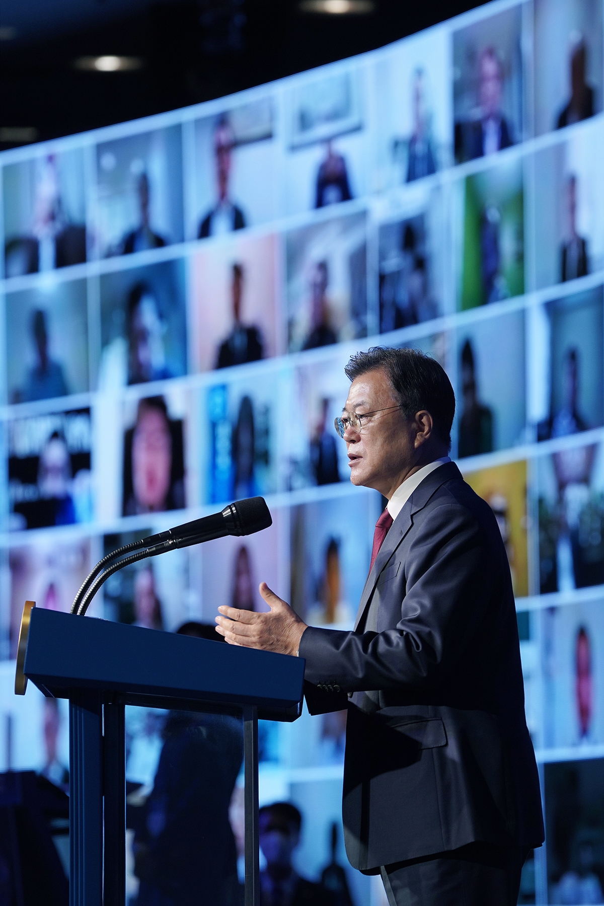 문 대통령은 5일 오전 서울 그랜드워커힐호텔에서 열린 제15회 세계 한인의 날 기념식에 참석했다. (청와대 제공)