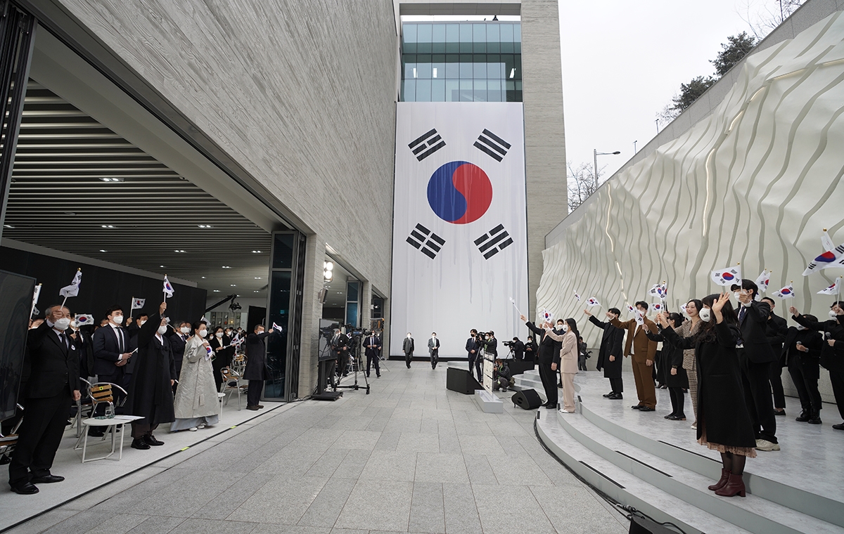 문 대통령은 김정숙 여사와 함께 1일 오전 10시 서울특별시 서대문구 `국립대한민국임시정부기념관`에서 거행된 제103주년 3·1절 기념식에 참석했다. (청와대 제공)