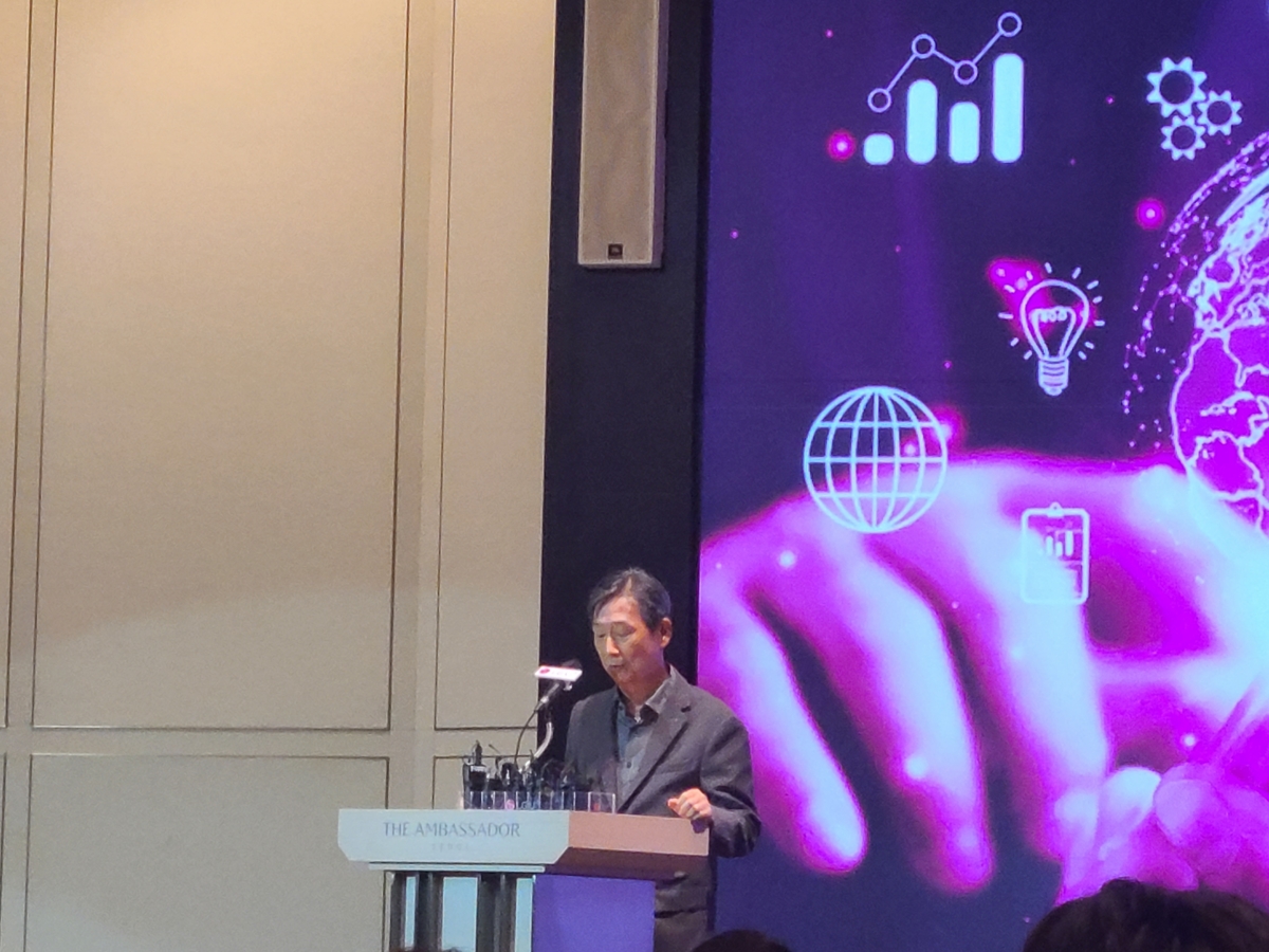 황현식 LG유플러스 대표가 15일 오전 서울 중구 앰배서더 서울 풀만 호텔에서 기자간담회를 열고 신사업 중장기 성장 전략을 발표했다. 