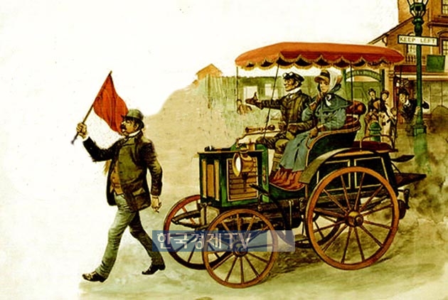 19세기 영국은 증기 자동차를 처음으로 개발했다. 하지만 영국 의회는 `적기조례법`을 만들어 자동차가 마차보다 느리게 다니도록 규제했다. 31년간 이어진 이 규제로 인해 자동차 산업의 패러다임은 독일과 프랑스, 미국으로 넘어가게 됐다.