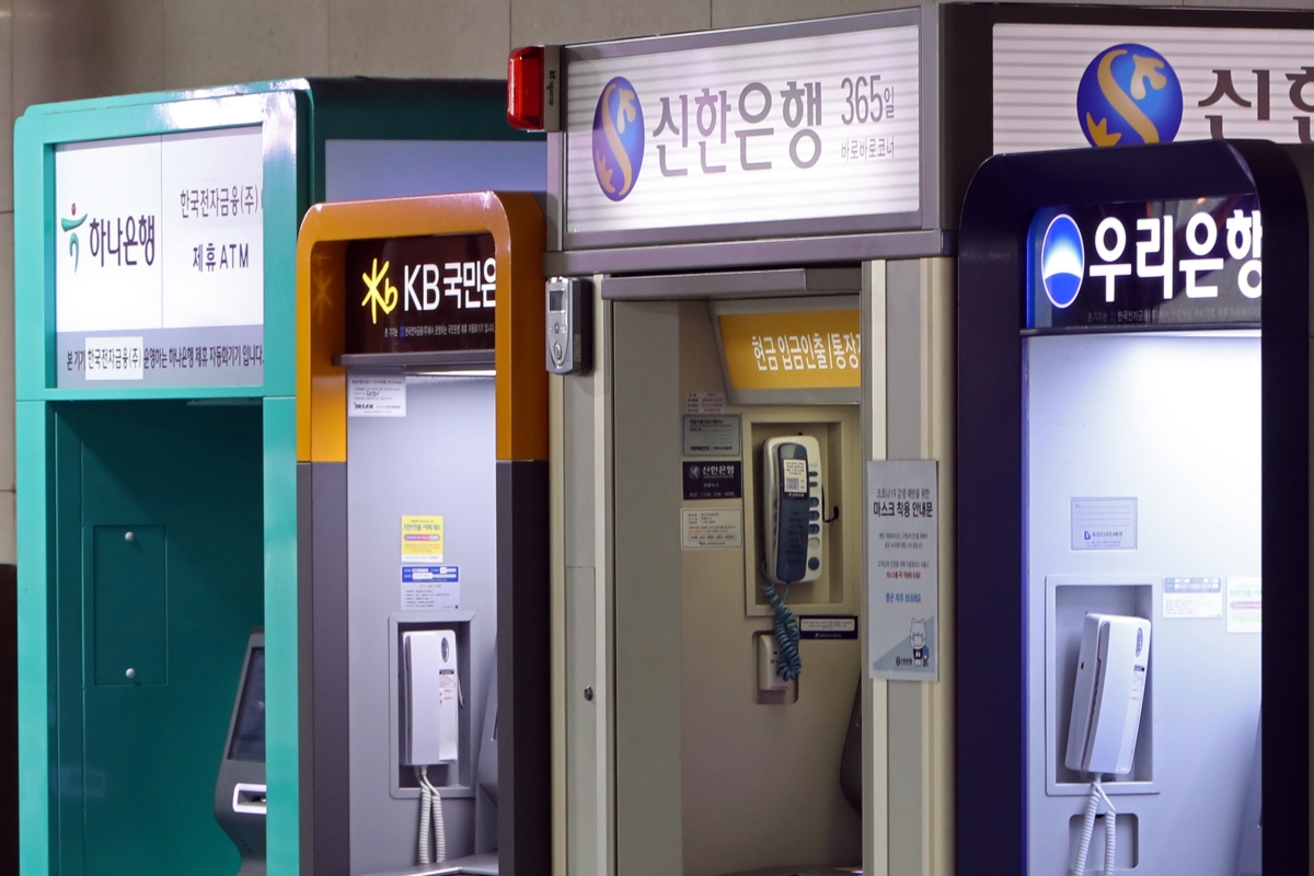 올해 12월이면 QR코드로 현금자동입출금기(ATM)에서 현금을 입출금할 수 있게 된다. (사진:연합뉴스)