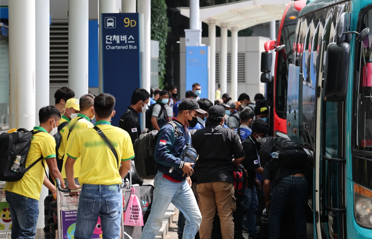 한국에 거주하며 일하는 외국인 임금근로자의 약 40%가 300만원 이상의 월급을 받는 것으로 집계됐다. (사진:연합뉴스)