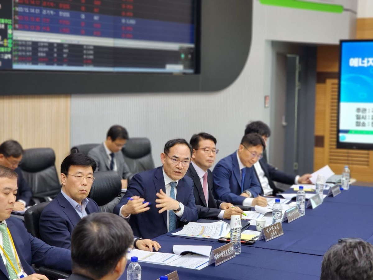 임종득 국가안보실 제2차장이 3일 한국전력거래소를 방문해 전력망 사이버공격 대응태세를 현장 점검했다. 사진=대통령실 제공