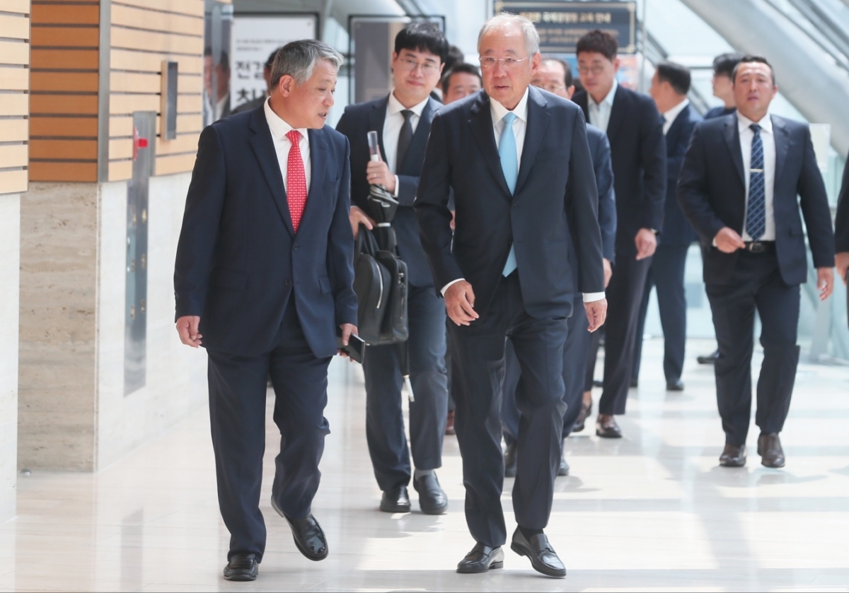 류진 풍산그룹 회장이 22일 전경련 임시총회에서 새 회장으로 선출됐다.