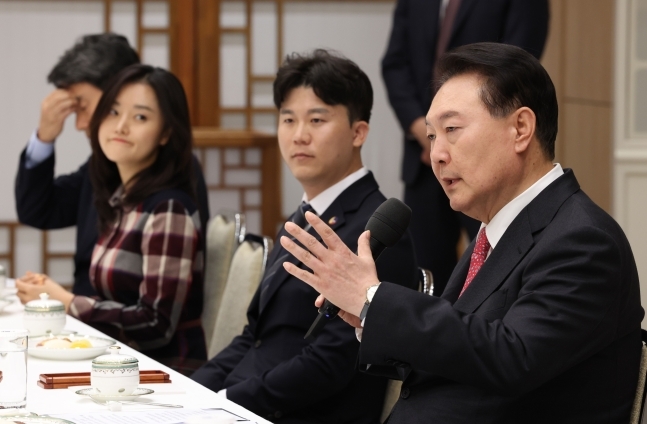 윤석열 대통령이 6일 서울 용산 대통령실 청사에서 열린 '교권 보호 4법 계기 현장 교원과의 대화'에서 발언하고 있다. 사진=연합뉴스