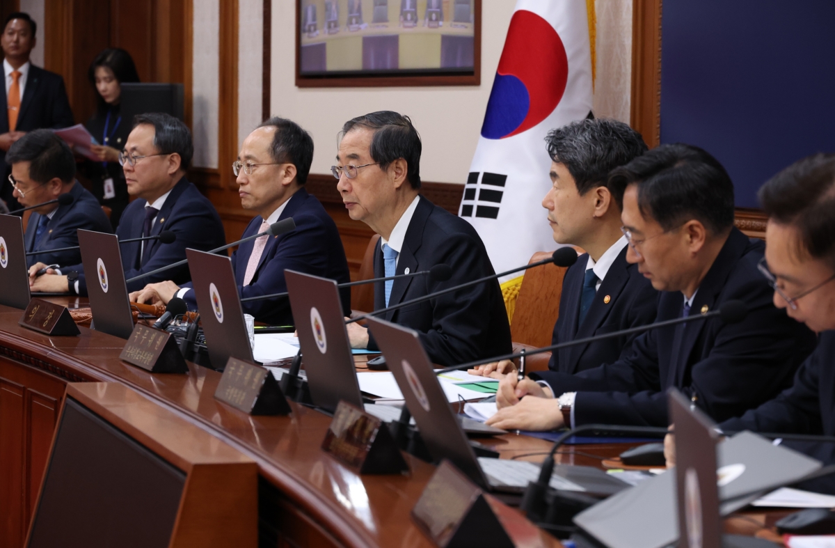 한덕수 국무총리가 17일 오전 서울 종로구 정부서울청사에서 열린 국무회의에 참석, 발언하고 있다. 