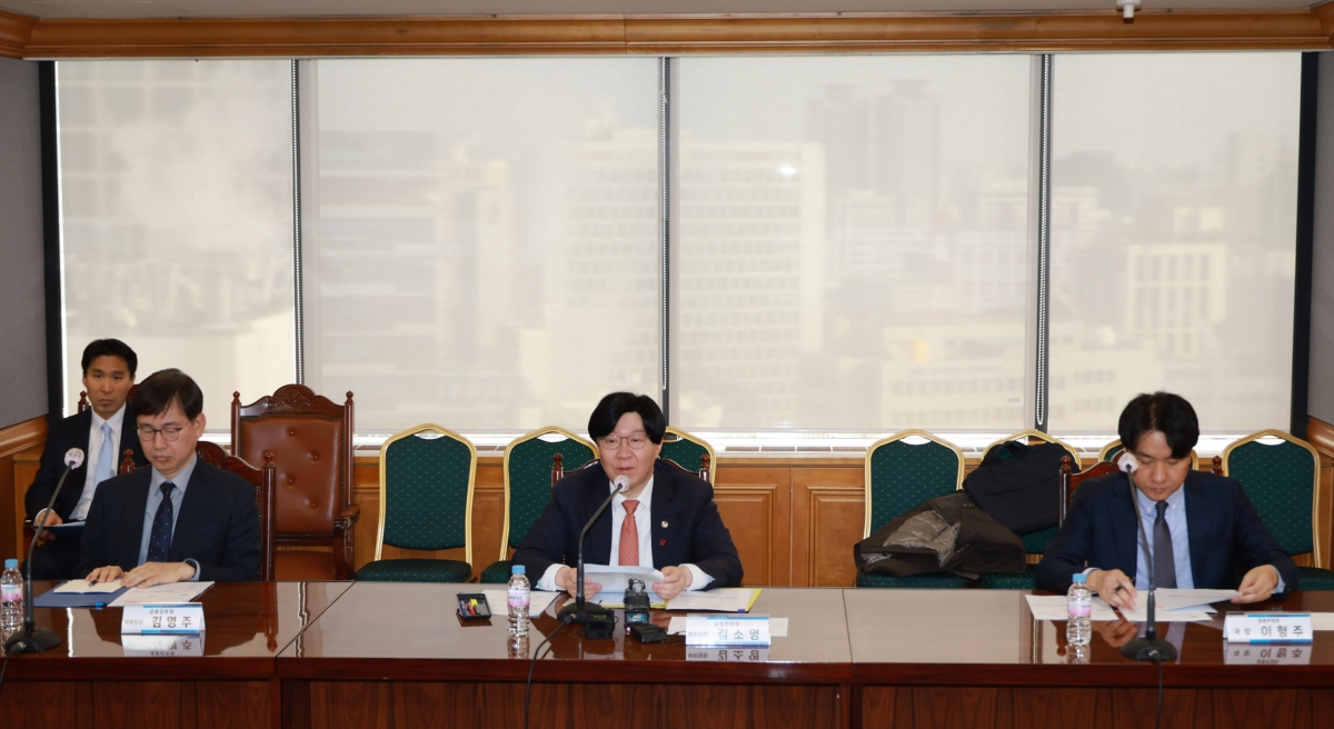 김소영 금융위원회 부위원장이 22일 오후 서울 중구 은행회관에서 개최한 외국계 금융회사  CEO 간담회에 참석해 외국계 금융회사가 국내에서 영업하며 겪는 애로사항을 청취하고, 이를 해소하기 위한 규제개선 방향을 논의했다.