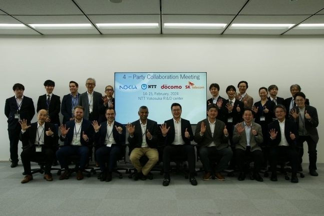 SK텔레콤·NTT도코모·NTT·노키아 기술 관계자들이 지난 15일 일본 요코스카시 NTT R&D센터에서 진행된 기술 협력 회의에 참석한 모습 [SK텔레콤 제공]