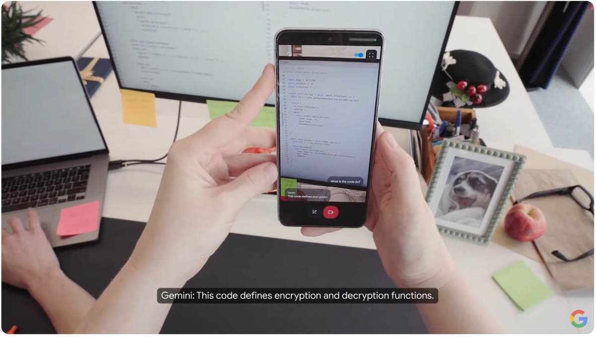 구글 AI 비서가 모니터상의 코딩을 보고 '암호, 복호화 함수를 정의한 코드'라는 답을 내놓고 있다 (출처 : 구글 I/O 컨퍼런스)