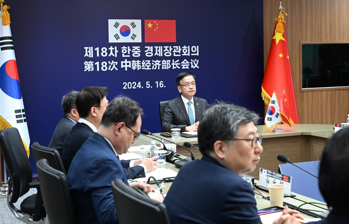 최상목 부총리 겸 기획재정부 장관이 약 2년 만에 재개된 한중 경제장관회의에서 “양국 간 공급망 협력 관계를 더욱 심화시켜야 한다”고 말했다.최상목 부총리 겸 기획재정부 장관이 약 2년 만에 재개된 한중 경제장관회의에서 “양국 간 공급망 협력 관계를 더욱 심화시켜야 한다”고 말했다. (사진:기획재정부)