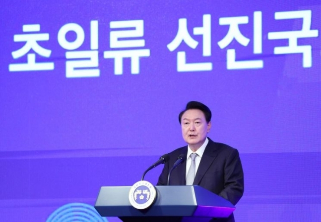 윤석열 대통령이 30일 서울 중구 롯데호텔에서 열린 한국경제신문 창간 60주년 기념식에서 축사를 하고 있다. 사진=연합뉴스