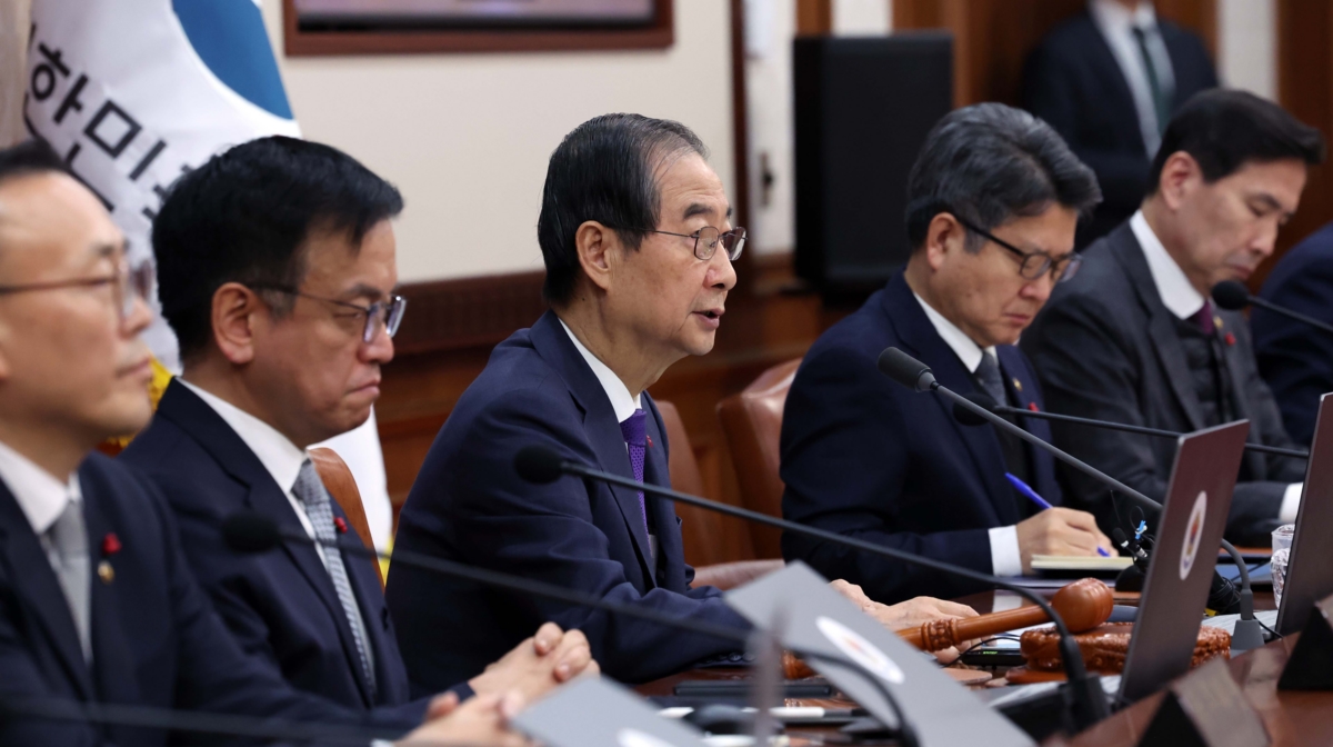 한덕수 대통령 권한대행 국무총리가 17일 서울 종로구 정부서울청사에서 열린 국무회의에서 발언하고 있다.