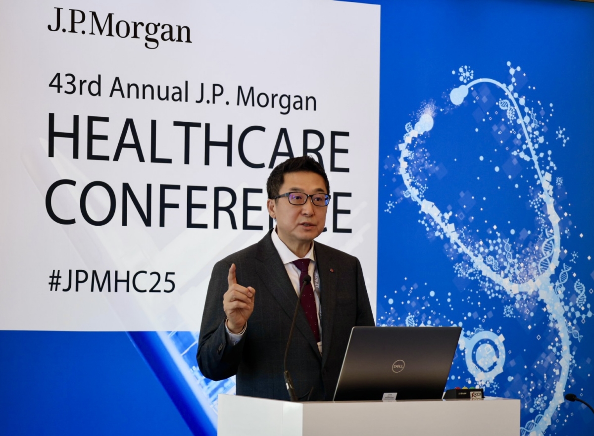 16일(현지시간) 'JP모건 헬스케어 콘퍼런스'에서 발표하는 제임스 박 롯데바이오로직스 대표이사. (사진=롯데바이오로직스)