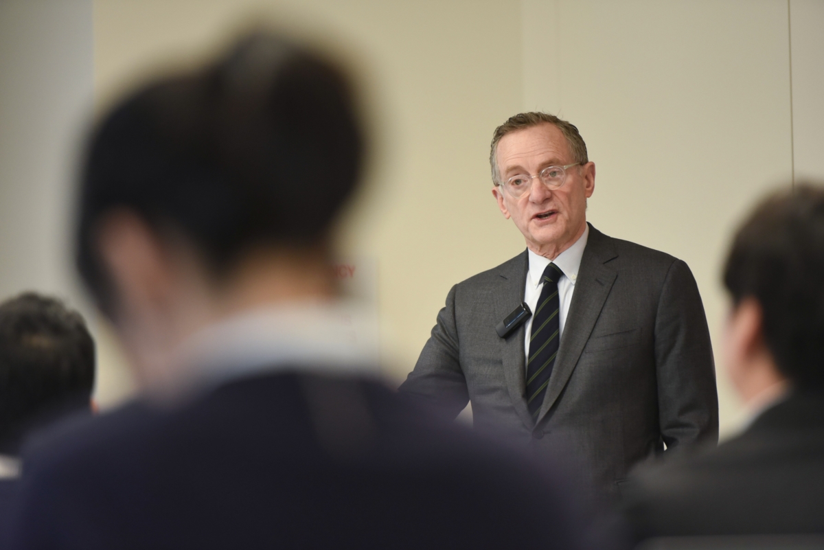 지난달 24일 뉴욕 맨해튼 오크트리 캐피탈에서 대전환(Sea Change)을 주제로 인터뷰 중인 하워드 막스 회장. 사진=뉴욕 공동기자단, 오크트리 캐피탈, Reena Rose Sibayan for Amy Mayes Photography