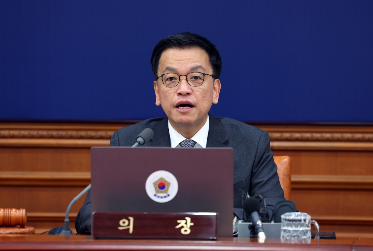 최상목 대통령 권한대행 부총리 겸 기획재정부 장관이 11일 정부서울청사에서 열린 국무회의에서 발언하고 있다.