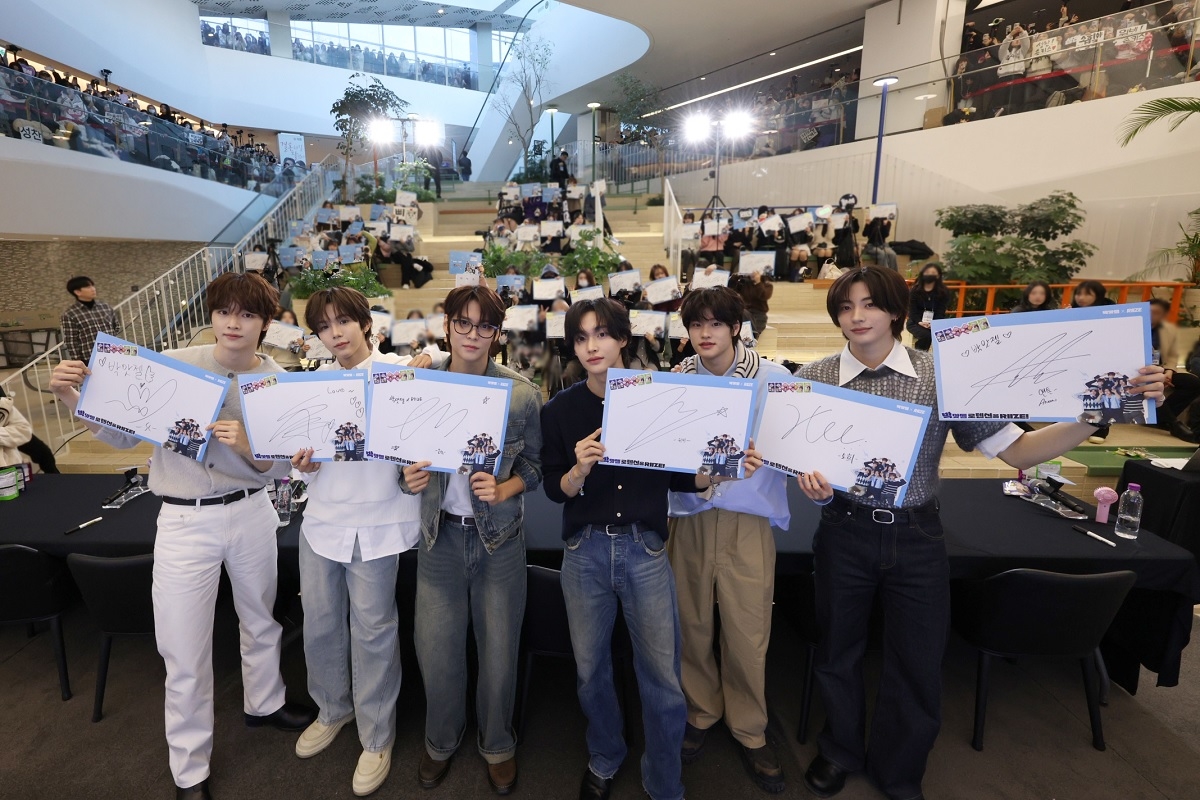 지난 9일 서울 강남 코엑스서 개최된 박카스맛 젤리 전속모델 라이즈(RIIZE) 공개 팬사인회 현장 모습. (사진=동아제약)