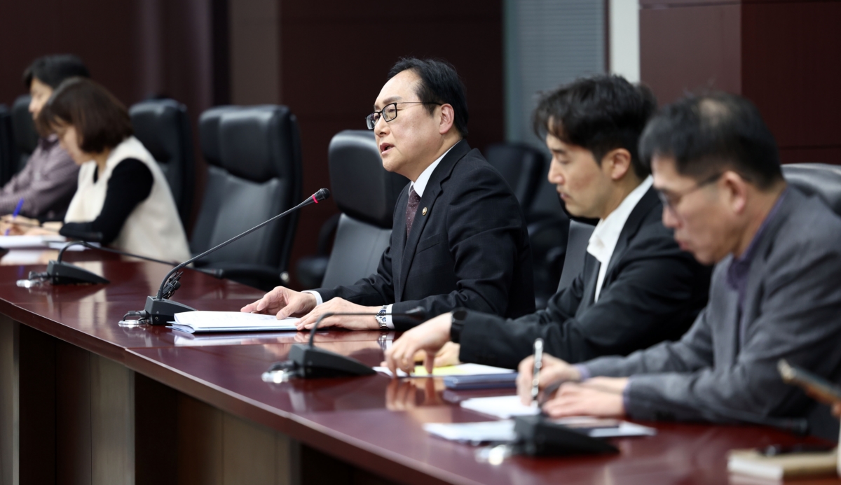 정인교 산업통상자원부 통상교섭본부장이 11일 서울 종로구 한국무역보험공사에서 열린 미국 신정부 대응 업계간담회에서 발언하고 있다.