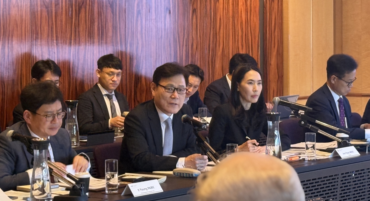 최종구 국제금융협력대사가 지난 14일(현지시각) 싱가포르 리츠-칼튼 밀레니아 호텔에서 열린 '싱가포르 한국경제 설명회(IR)'에서 인사말을 하고 있다.