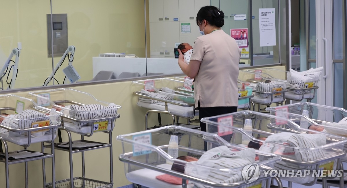 경사났네 일곱째 아기 출산 가정 1억원 받는다