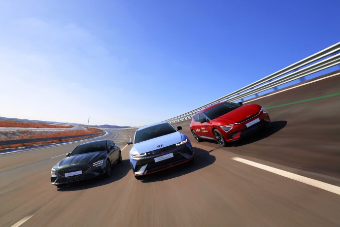 HMG 드라이빙 익스피리언스 센터 트랙 주행사진 (현대차그룹 제공)