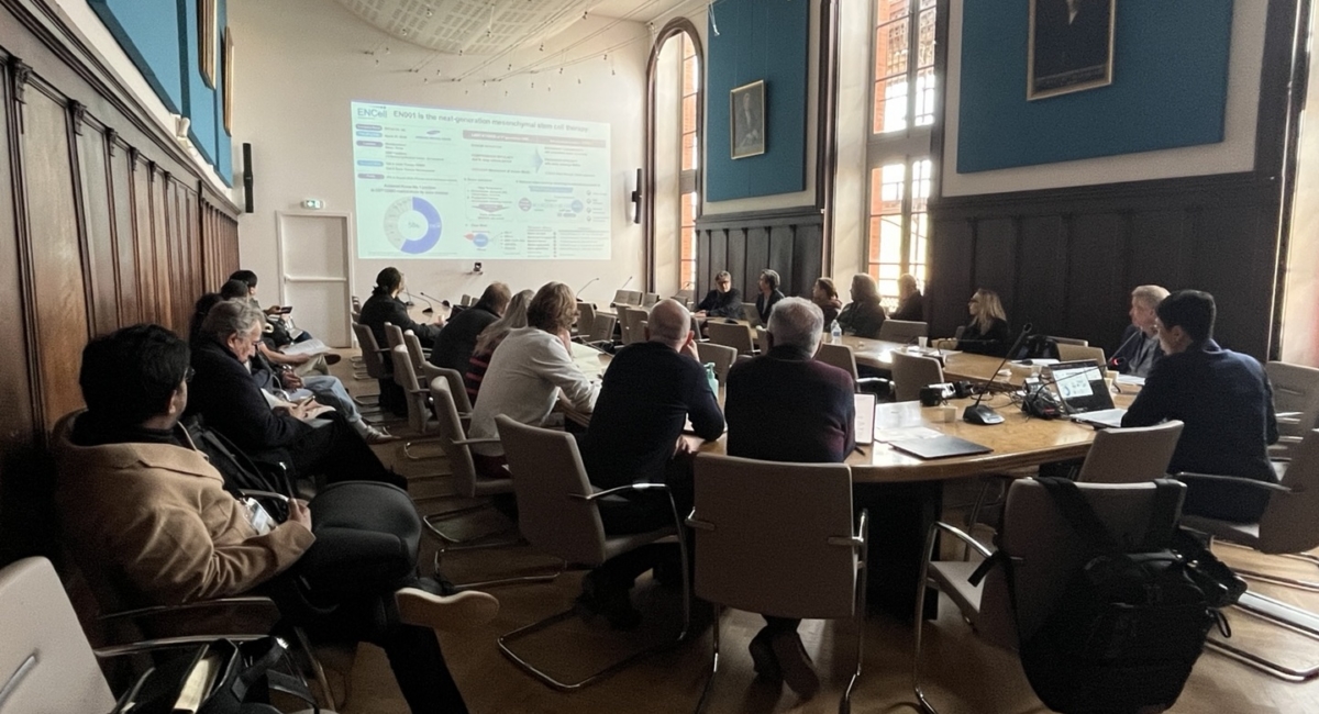 지난 13일(현지 시간) 프랑스 툴루즈에서 개최된 '2025년 국제근감소증학회'에서 이엔셀 관계자가 신약 후보물질 'EN001'의 근감소증 비임상 연구 결과를 발표하고 있다. (사진=이엔셀)