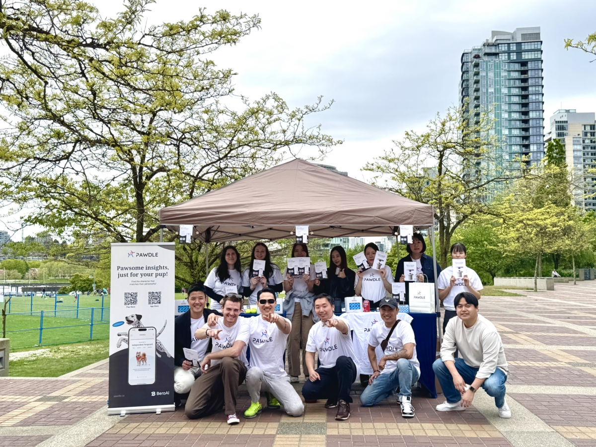 지난 5월 9일부터 11일까지 캐나다 벤쿠버에 위치한 데이비드 램 공원에서 베로AI가 반려견 팝업 이벤트 'Know Your Pup Day'를 열고 반려견 MBTI 검사 어플리케이션 '퍼들(Pawdle)'을 홍보하는 모습 (베로AI 제공)