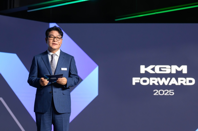 권용일 KG 모빌리티 기술연구소장이 17일 경기 평택 소재 본사에서 열린 ‘KGM FORWARD’ 행사에서 발표하는 모습 (KG모빌리티 제공)