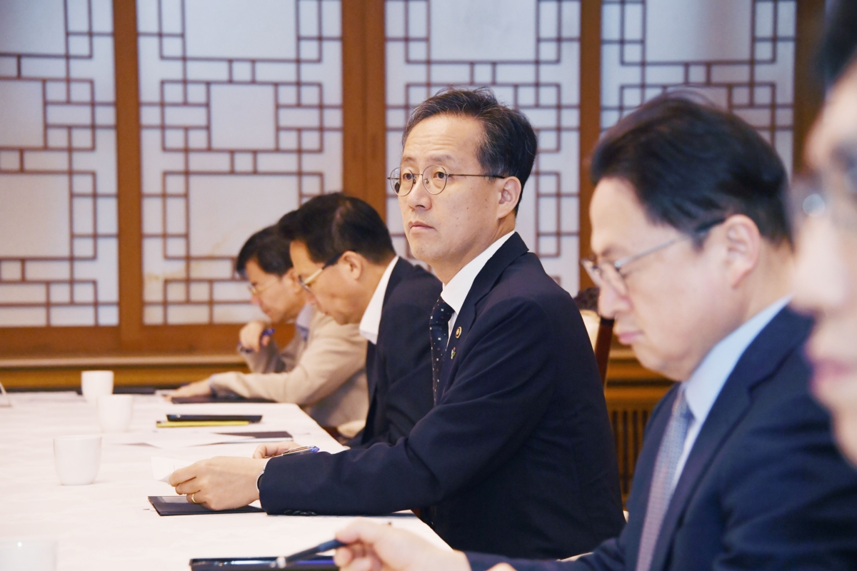 이형일 기획재정부 장관 직무대행 1차관이 6월 23일 오전 서울 종로구 정부서울청사에서 열린 '중동사태 관계기관 합동 비상대응반 회의'를 주재, 모두발언을 하고 있다.