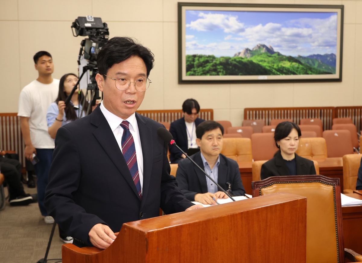 김영훈 고용노동부 장관 후보자가 16일 서울 여의도 국회 환경노동위원회에서 열린 인사청문회에서 발언하고 있다. (사진 = 연합뉴스)