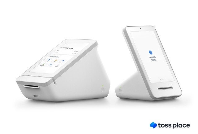 토스플레이스가 제조하는 오프라인 결제 단말기 ‘토스 터미널’ 과 ‘토스 프론트'