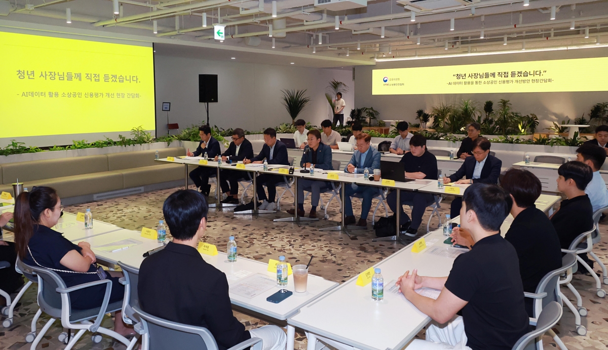 권대영 금융위원회 부위원장이 24일 오전 경기도 성남시 카카오뱅크 판교오피스에서 개최한 AI·데이터 활용 소상공인 신용평가 개선을 위한 현장 간담회에서 발언하고 있다.