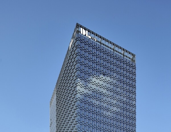 DL그룹이 현재 사옥으로 쓰고 있는 '디타워 돈의문'. DL그룹 제공