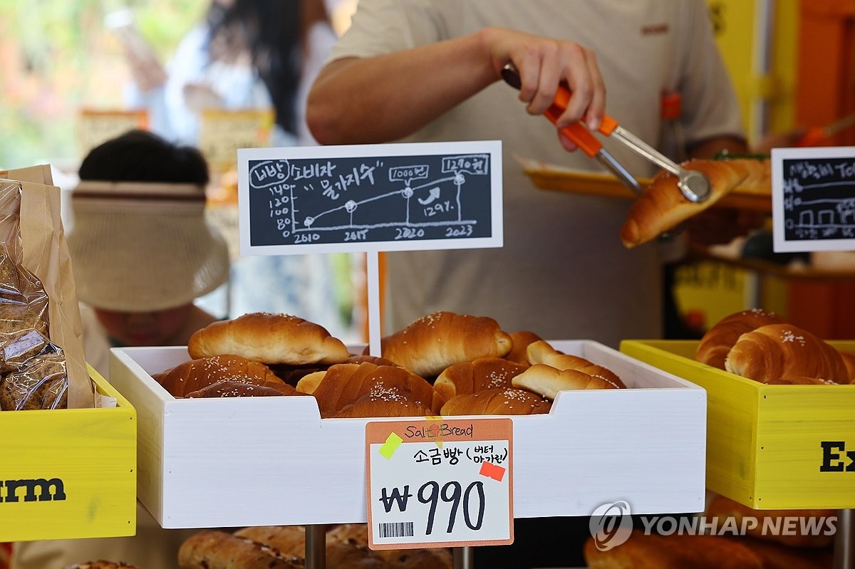 990원 빵에 '우르르'...