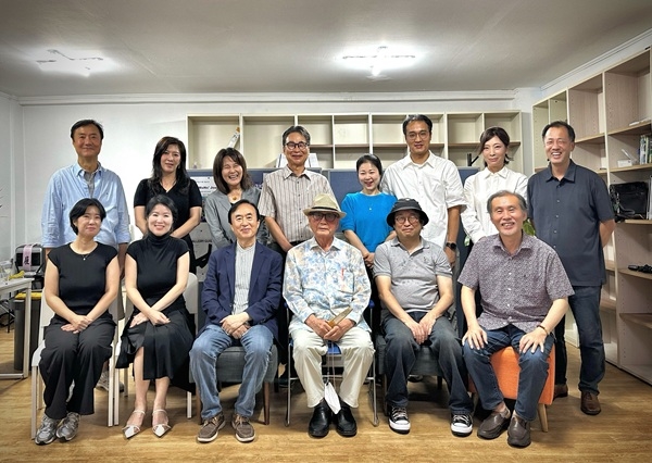 컬처유니온 개소식 (사진 맨 우측이 안재영 편집장)